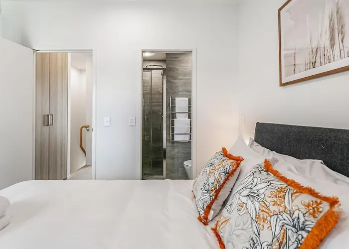 Fresh & Sleek Grey Lynn Unit With Private Patio